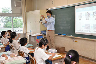 Corning Unveils Lightweight Pharmaceutical Glass Vials at CPHI Frankfurt: 20% Material Reduction Achieves 30% Emission Cut, Reshaping Pharmaceutical Packaging Standards